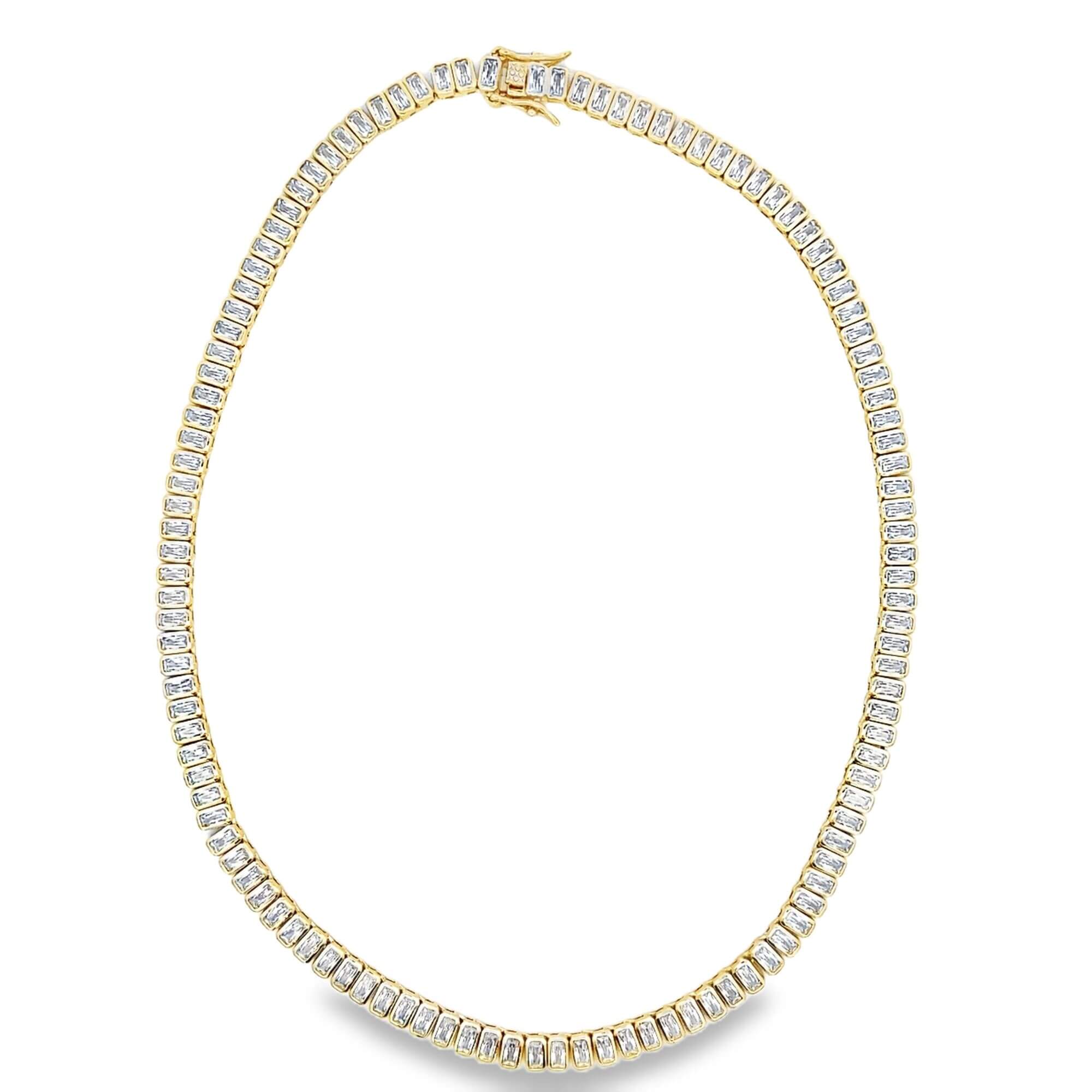 Collier Laura